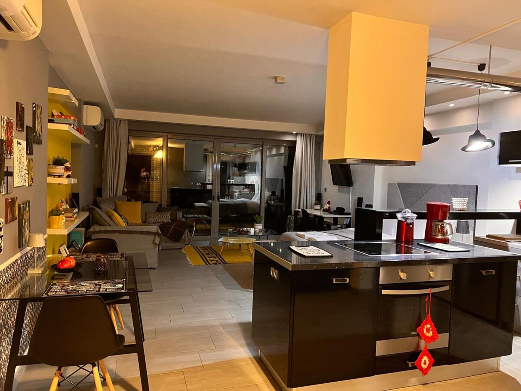 شقة Stylish Boutique Loft With Private Balcony أثينا المظهر الخارجي الصورة