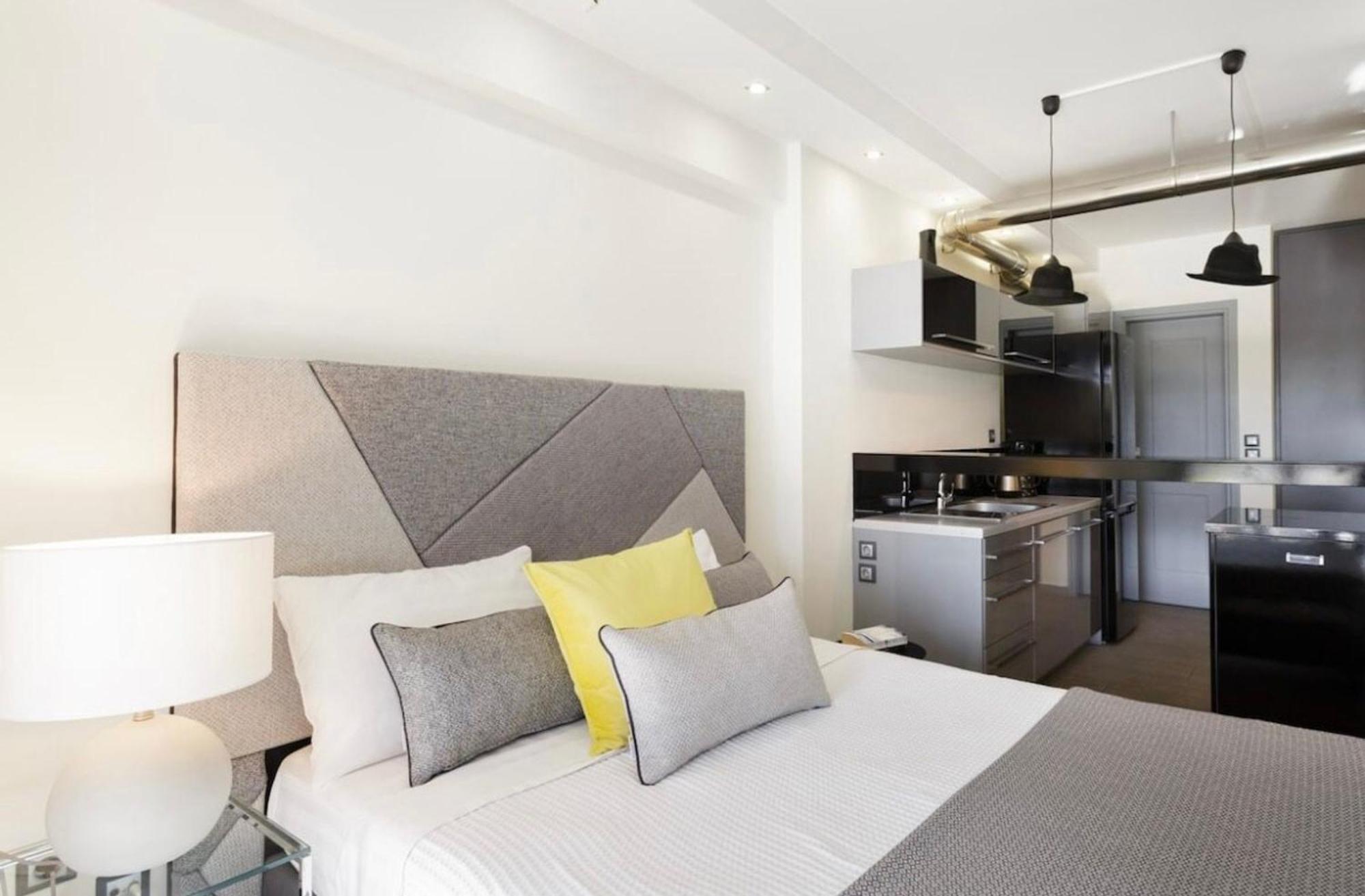 شقة Stylish Boutique Loft With Private Balcony أثينا المظهر الخارجي الصورة