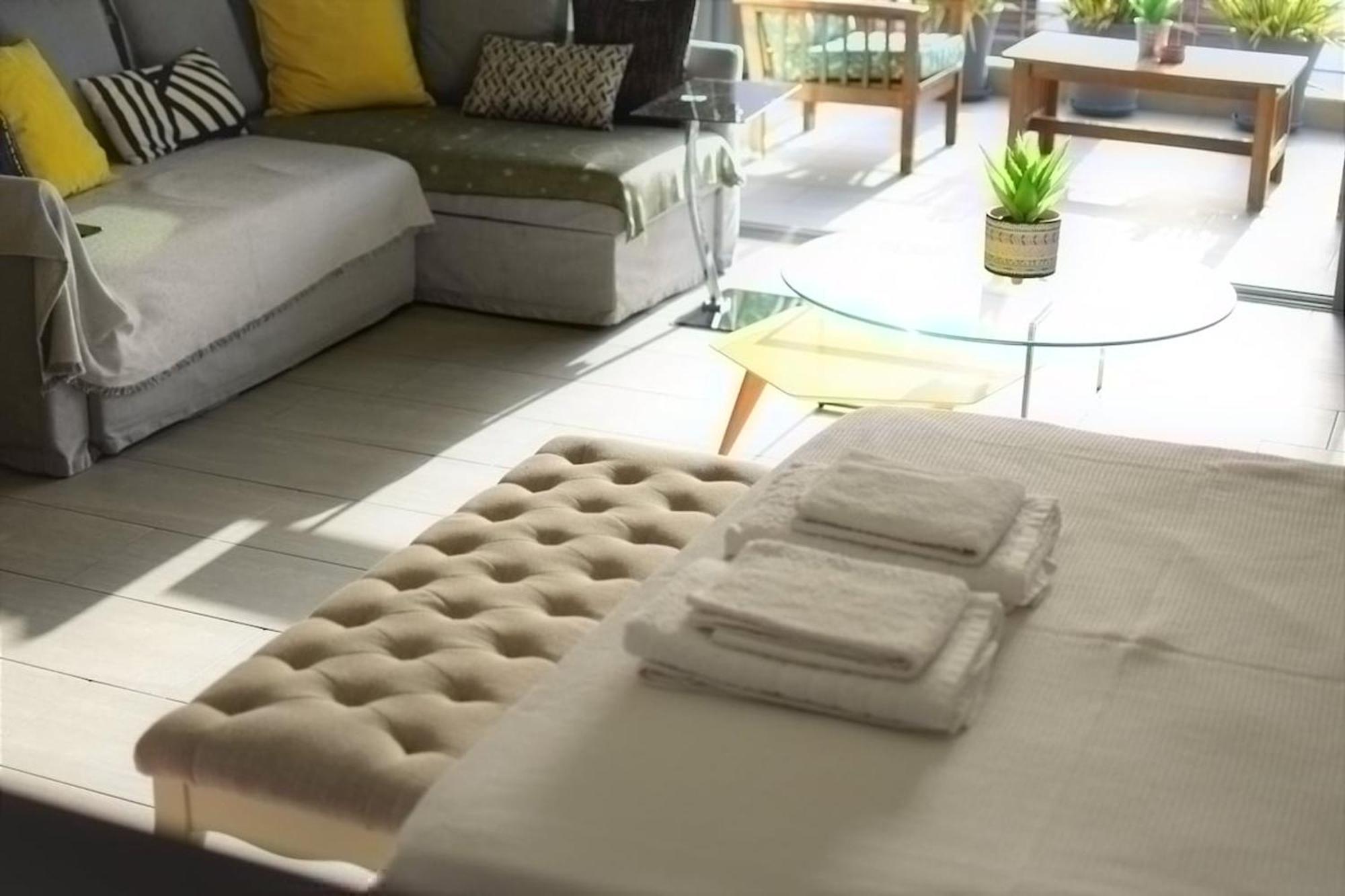 شقة Stylish Boutique Loft With Private Balcony أثينا المظهر الخارجي الصورة